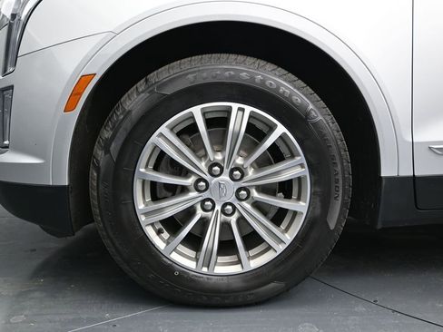 Used 2018 Cadillac XT5 Luxury w/ Driver Awareness Package AWD/4WD image 17