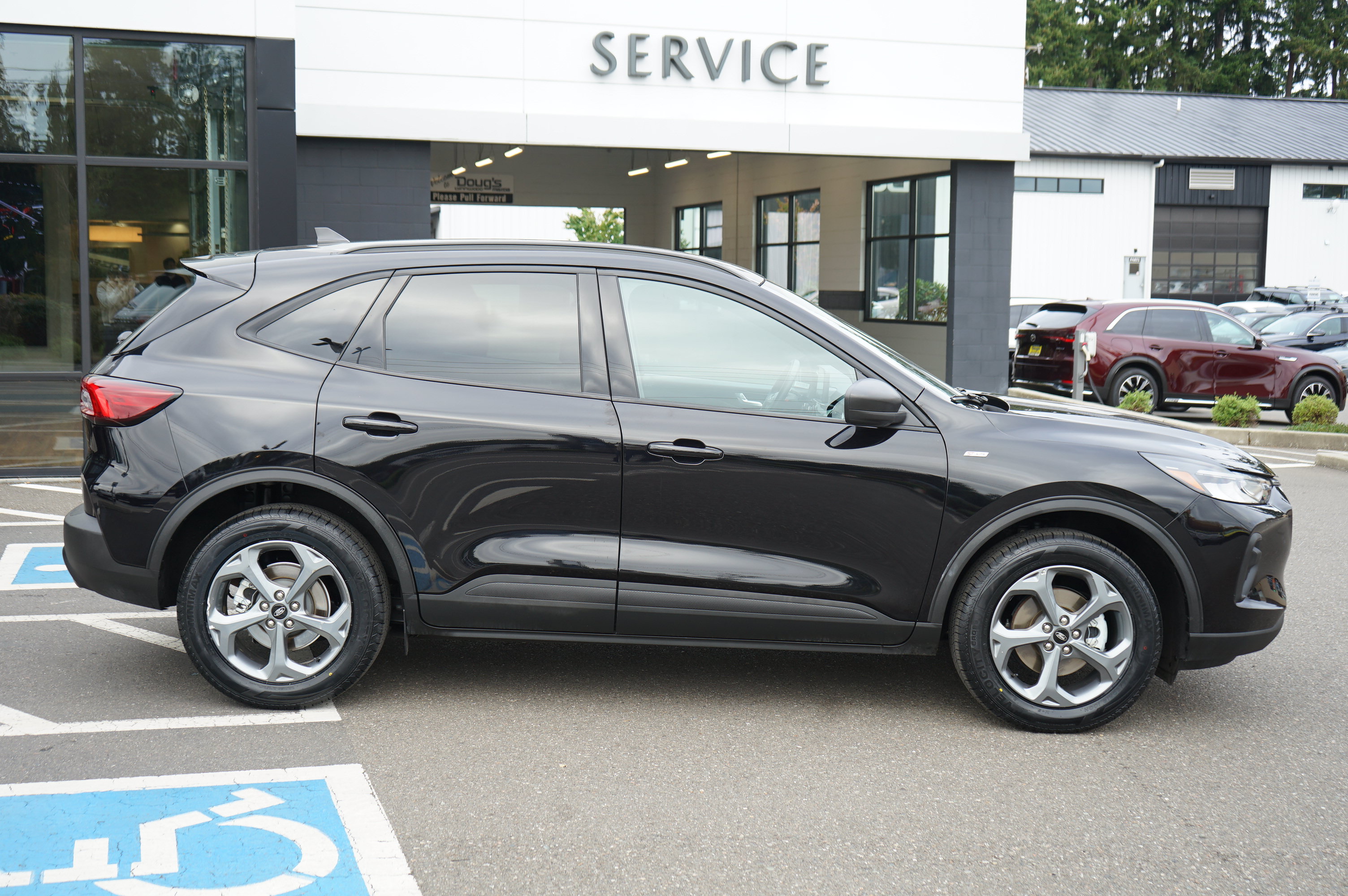 Used 2025 Ford Escape ST-Line AWD/4WD image 2