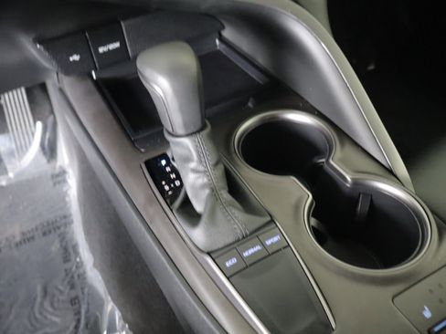 Used 2024 Toyota Camry SE w/ Cold Weather Package FWD image 17