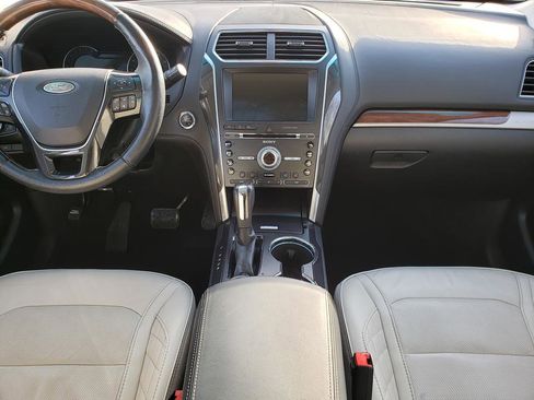 Used 2017 Ford Explorer Platinum image 15
