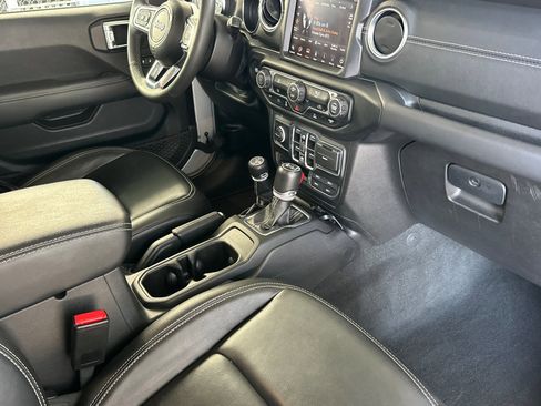 Used 2023 Jeep Wrangler Sahara image 16