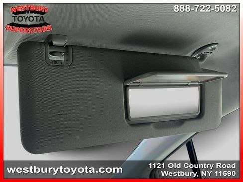 Used 2025 Toyota Sienna LE FWD image 32
