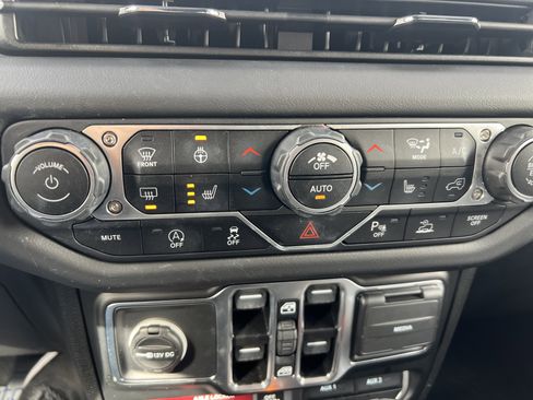 Used 2024 Jeep Gladiator Mojave image 24