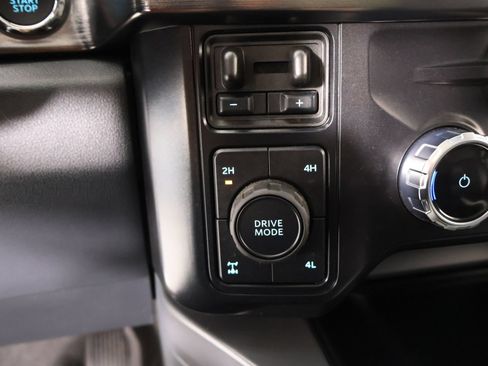 Used 2025 Ford F250 Lariat w/ Lariat Ultimate Package AWD/4WD image 9