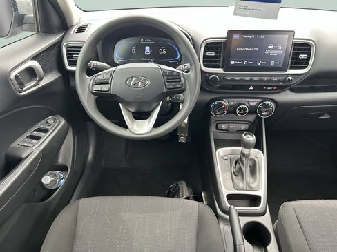 Certified 2024 Hyundai Venue SE FWD image 18