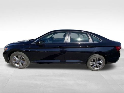 Used 2023 Volkswagen Jetta SE w/ Panoramic Sunroof Package FWD image 4