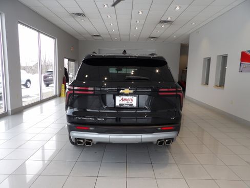 Used 2024 Chevrolet Traverse LT w/ Enhanced Driving Package image 5