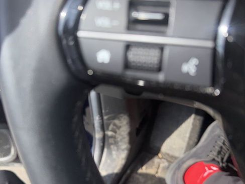 Used 2025 Honda Pilot Touring image 17