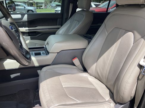 Used 2018 Ford Expedition Max Limited w/ Equipment Group 301A RWD image 3