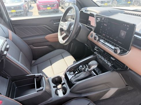 Used 2024 GMC Canyon AT4 w/ AT4 Premium Package AWD/4WD image 19