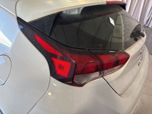 Used 2019 Hyundai Veloster 2.0 image 12