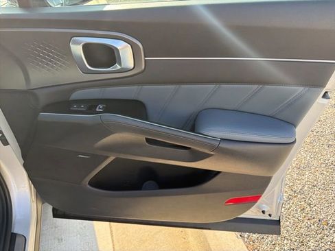 Used 2025 Kia Sorento SX Prestige image 28