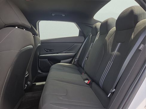 Used 2025 Hyundai Elantra SEL FWD image 10