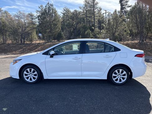 Used 2024 Toyota Corolla LE image 7