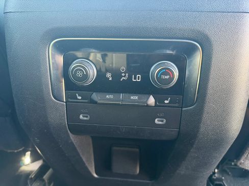 Used 2024 Chevrolet Suburban Premier RWD image 22