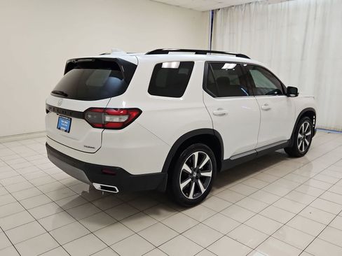 Certified 2025 Honda Pilot Touring image 30