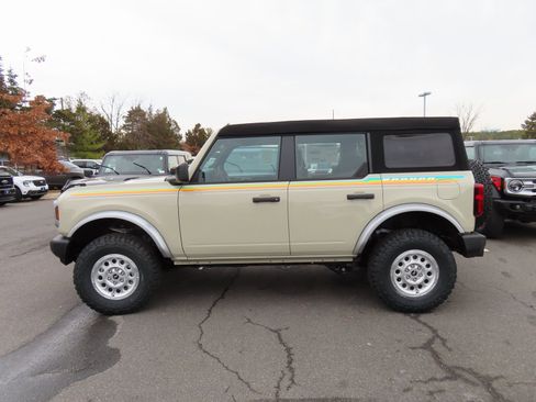 New 2025 Ford Bronco Base image 7