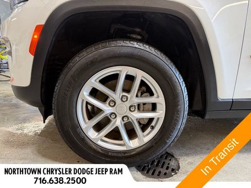 Used 2025 Jeep Grand Cherokee Laredo X w/ Luxury Tech Group I AWD/4WD image 38