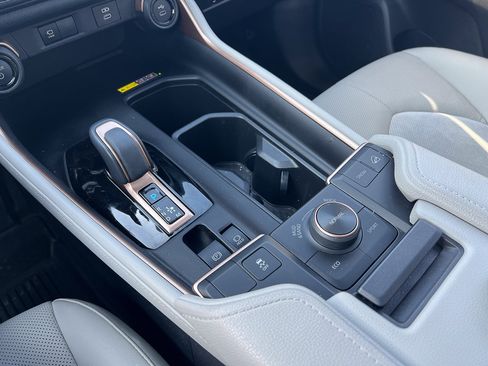 Used 2024 Toyota Grand Highlander AWD Hybrid image 29