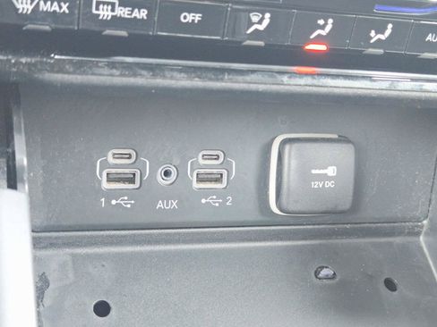 Used 2024 Jeep Grand Cherokee L Altitude AWD/4WD image 34