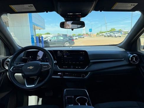 Used 2025 Chevrolet Equinox LT FWD image 14