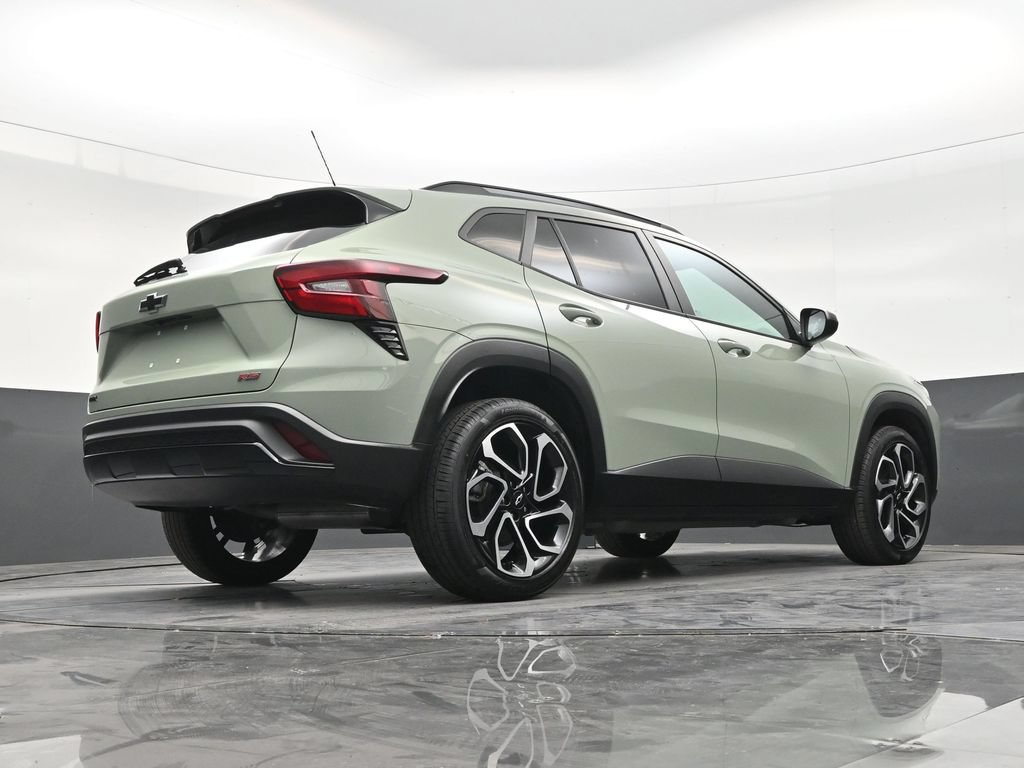 Used 2024 Chevrolet Trax RS FWD image 24