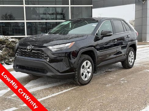 Used 2025 Toyota RAV4 LE image 7