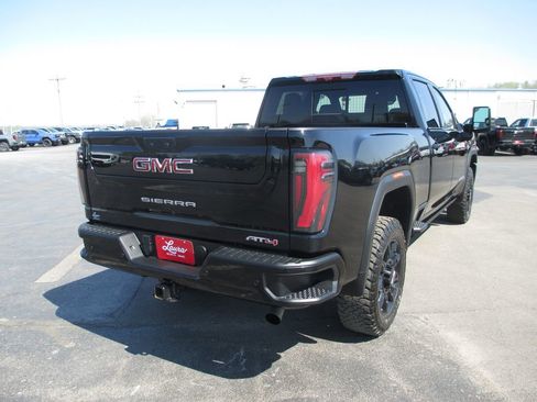 Used 2024 GMC Sierra 2500 AT4 w/ AT4 Premium Plus Package image 5