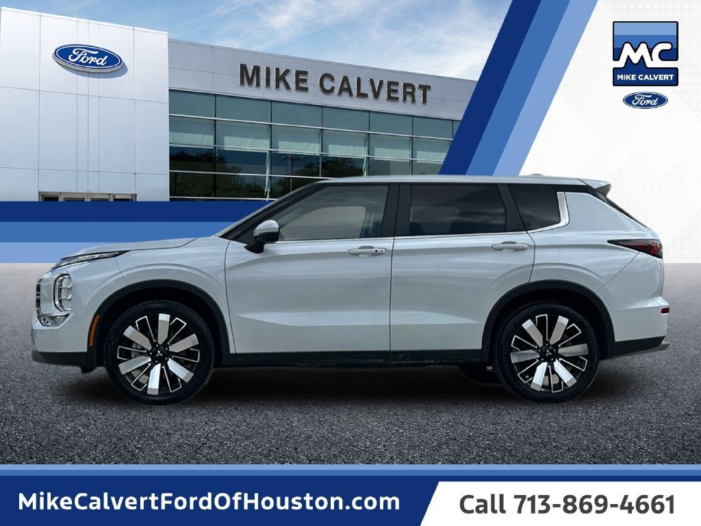 Used 2025 Mitsubishi Outlander SE FWD image 2