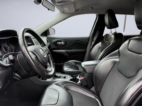 Used 2019 Jeep Cherokee Latitude Plus w/ Cold Weather Group image 16