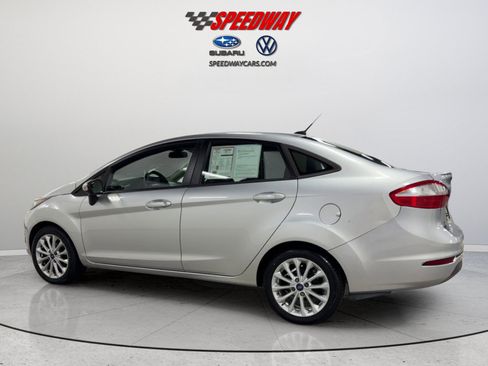 Used 2014 Ford Fiesta SE w/ Equipment Group 201A FWD image 9