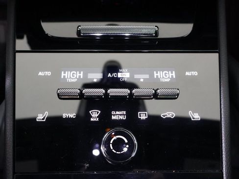 Certified 2025 Porsche Cayenne image 17