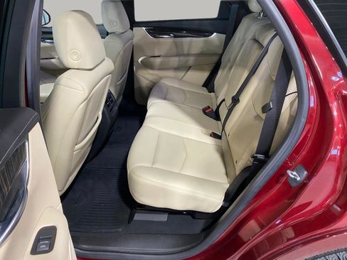 Used 2018 Cadillac XT5 FWD image 11