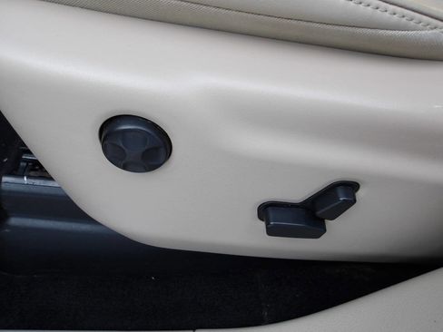 Used 2014 Jeep Grand Cherokee Limited w/ Luxury Group II image 19