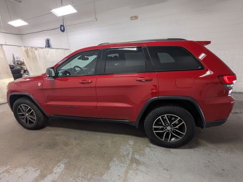 Used 2017 Jeep Grand Cherokee Trailhawk w/ Trailhawk Luxury Group AWD/4WD image 10