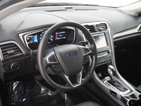 Used 2015 Ford Fusion SE w/ Equipment Group 202A FWD image 19