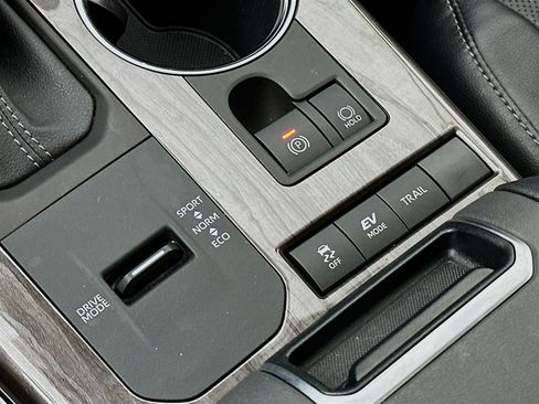 Used 2022 Toyota Highlander Platinum image 21