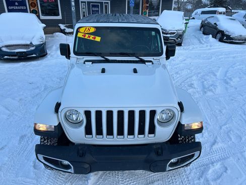 Used 2018 Jeep Wrangler Unlimited Sahara image 7