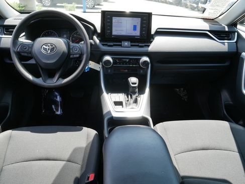 Used 2021 Toyota RAV4 LE AWD/4WD image 10