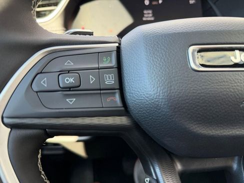 New 2025 Jeep Grand Cherokee Altitude image 30