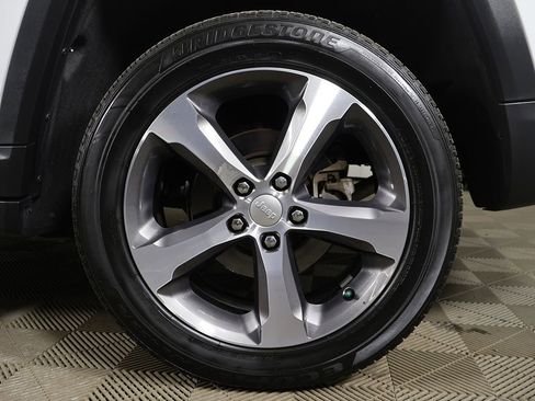 Used 2023 Jeep Grand Cherokee Limited image 19