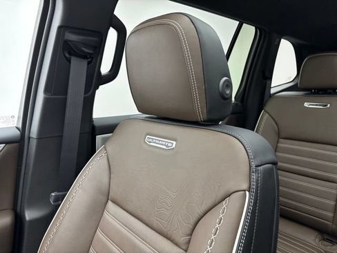 New 2026 GMC Acadia Denali Ultimate w/ LPO, Floor Liner Package AWD/4WD image 49
