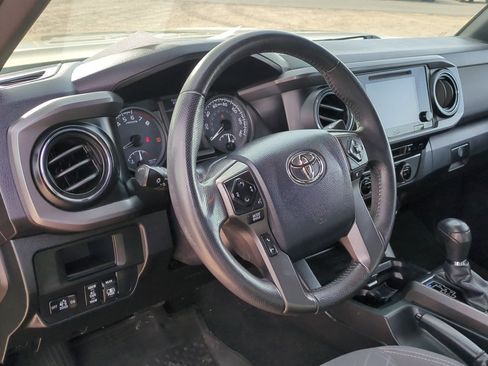Used 2017 Toyota Tacoma SR5 image 12