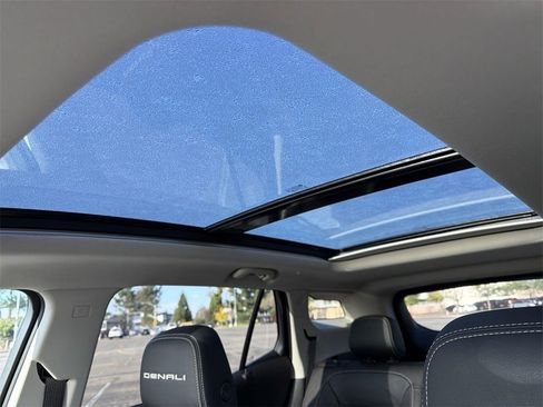 Used 2022 GMC Terrain Denali w/ Denali Premium Package image 6