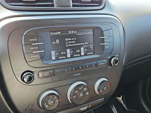 Used 2017 Kia Soul FWD image 19