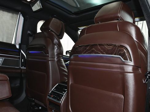 Used 2022 BMW 750i xDrive w/ Executive Package image 79