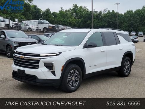 Used 2026 Chevrolet Traverse LT AWD/4WD image 1