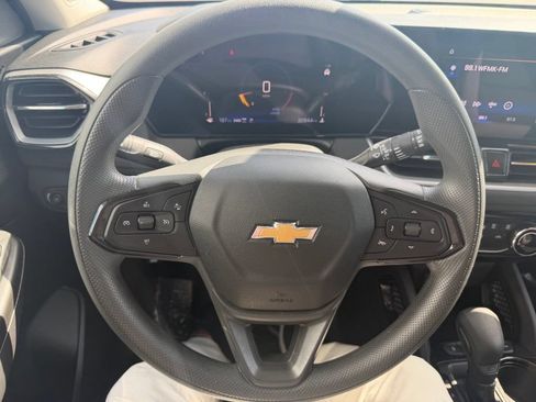 Used 2025 Chevrolet TrailBlazer LT AWD/4WD image 27