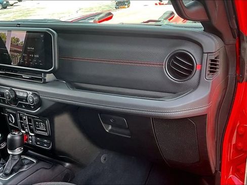 Used 2025 Jeep Wrangler Unlimited Rubicon AWD/4WD image 26