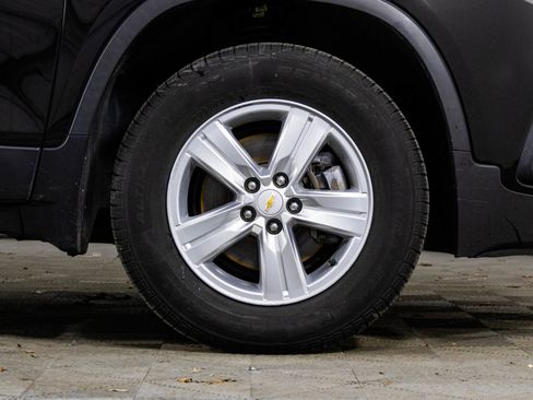 Used 2020 Chevrolet Trax LS w/ Tint and Cruise Package image 40